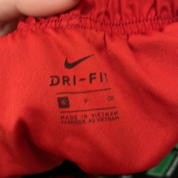 nike womens running shorts in red size small - Picture 3 of 3